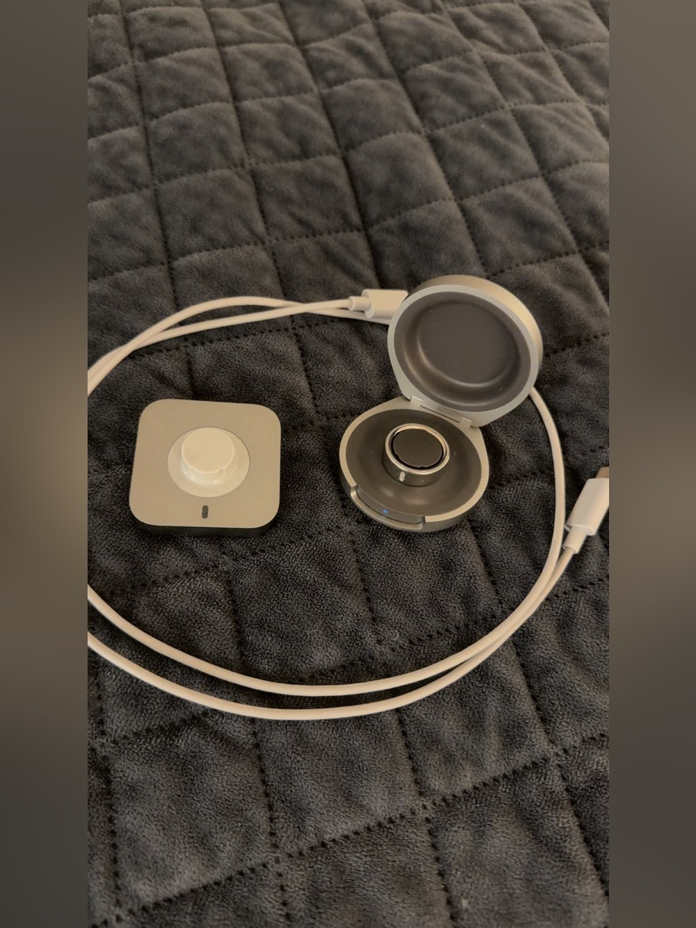 oura ring 4 size 8 with charger and charging case